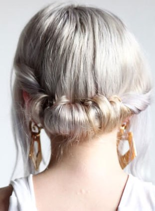  Two Minute Tuck Messy Hairstyles for Women