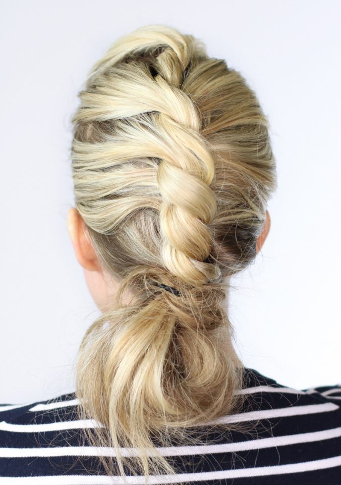  Two Minute Tuck Messy Hairstyles for Women