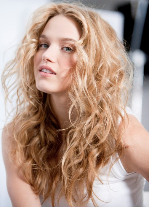 1.) Wavy Side Parted Hairstyles for Long Faces