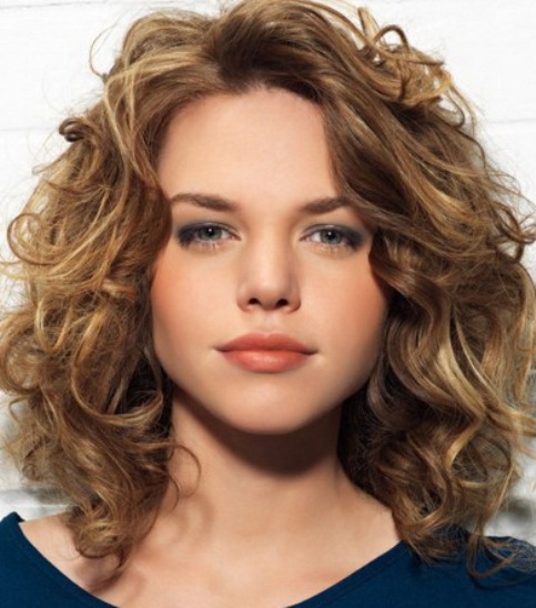 Curled Medium Hairstyle - Hairstyles for Shoulder Length