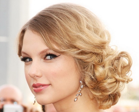 20 Gorgeous Side Hairstyles for Prom Night