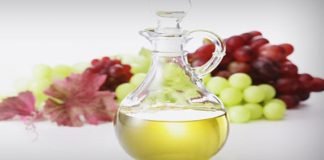 Ways to Apply Grapeseed Oil for Hair (Grape Seed Oil) Ways to Apply Grapeseed Oil for Hair