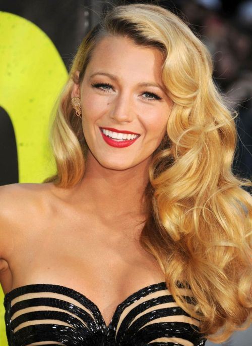 Big Side-Swept Hairstyle Long Curly Hairstyles