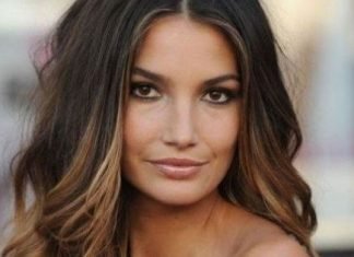 20 Inspiring Winter Hair Colors Bold Brunette with Golden Highlights- Winter hair colors