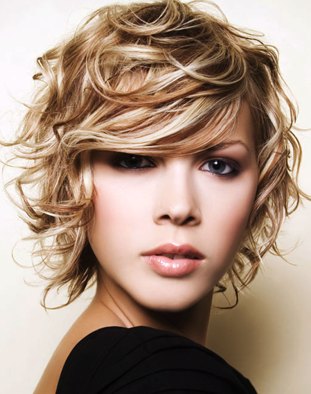 Short Haircut with Razored Layers- Short Wavy Hairstyles for girls