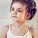 The knotted Headband-Short Hairstyles for Little Girls
