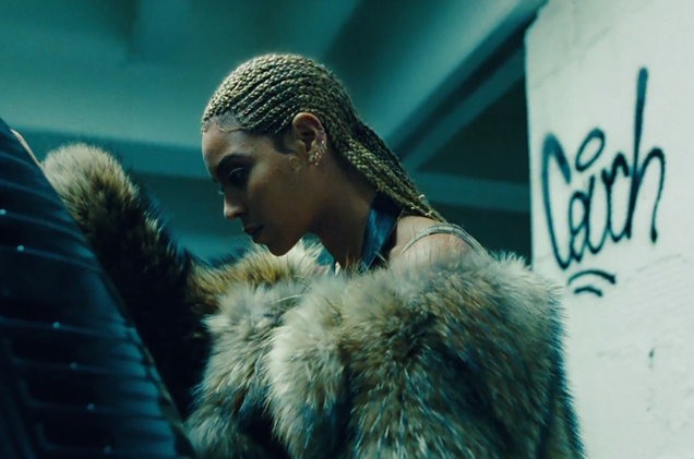 the gold corn Beyonce rocking box braids