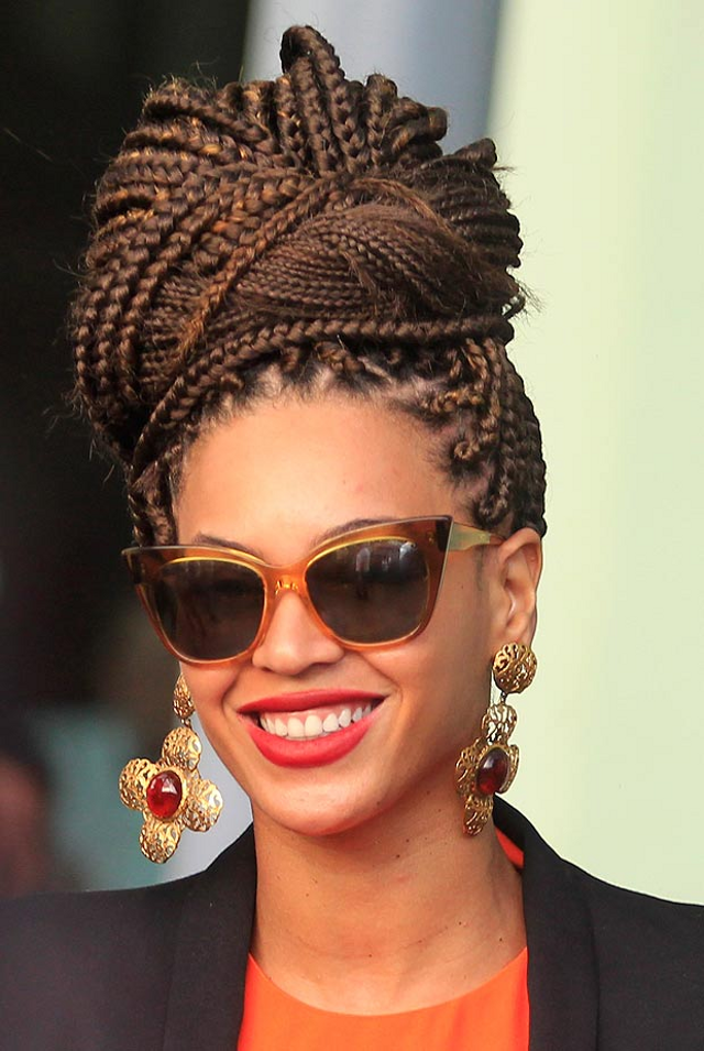 Top knot Beyonce rocking box braids