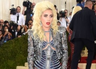 20 Stunning Medium Haircuts curly layered medium hiarcuts