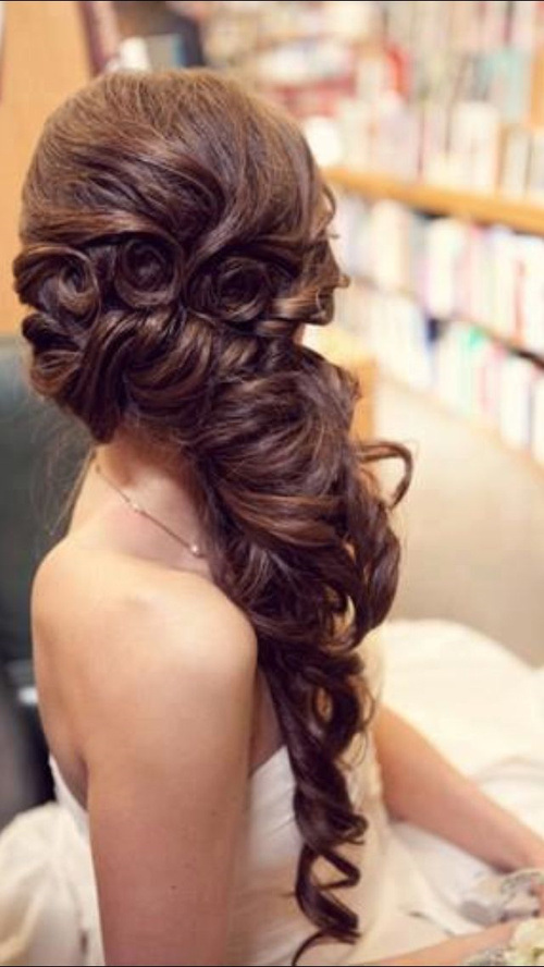 Side swept Hairstyles for Indian Wedding 