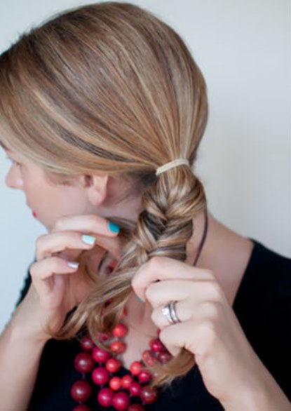 Maintain Evenness to Make Fishtail Braid Hairstyle