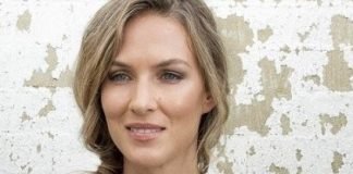 20 Best Side Ponytail Hairstyles Messy Side Pony- Side ponytail hairstyles