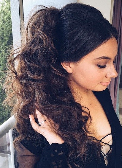 Pumped Side Ponytail- Side ponytail hairstyles