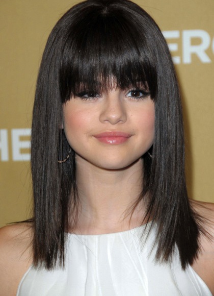 Shoulder Length Straight Haircut- Best Selena Gomez Hairstyles