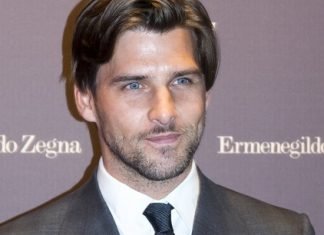 15 Medium Hairstyles for Men Straight Hair with Side Part and Side Sweep- Medium men hairstyles