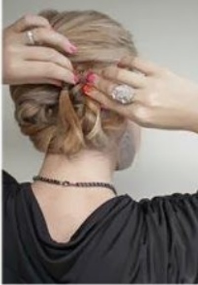 Divide your Ponytail to make fishtail braid hairstyle
