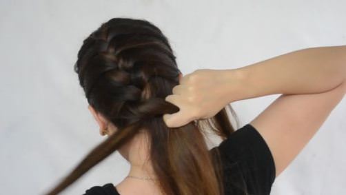 how to French Braid hair 5