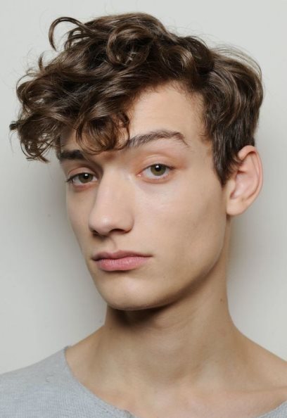 Curly Side Parted Look- Cool men hair looks