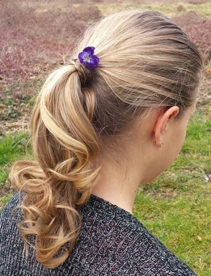 Curly ponytail back to school hairstyles