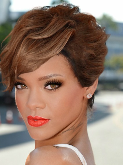 Glamorous Wavy Look- Rihanna's short hairstyles