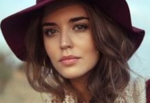 20 Fall Hairstyles for Medium and Long Hair Loose Braid with Hat- Fall hairstyles