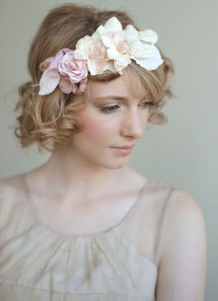 Messy Curly Bob Hairstyle- Wedding curly hairstyles