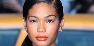 20 Straight Hairstyles Sleek Side Ponytail- Straight hairstyles