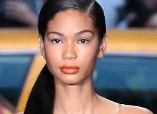 20 Straight Hairstyles Sleek Side Ponytail- Straight hairstyles