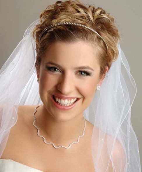 Hairdo with Pearls- Chic wedding hair updos